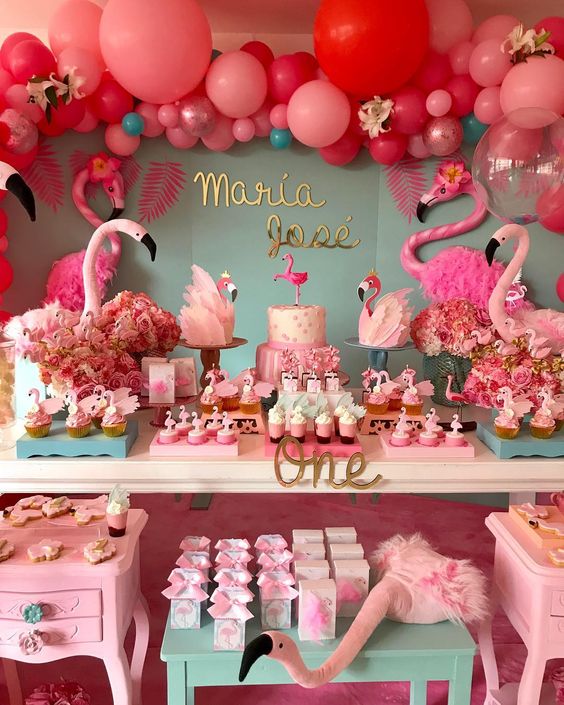 fiestas decoradas en color rosa flamingo