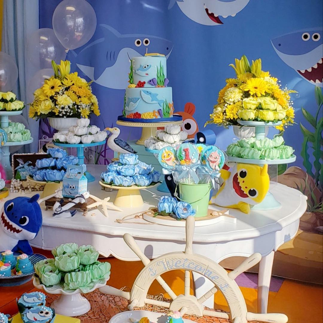 mesa de postre fiesta baby shark