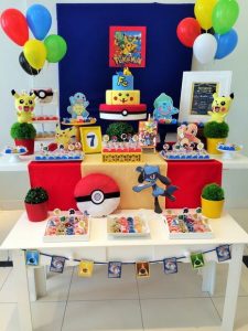 mesa de decoracion para fiesta tematica de pokemon
