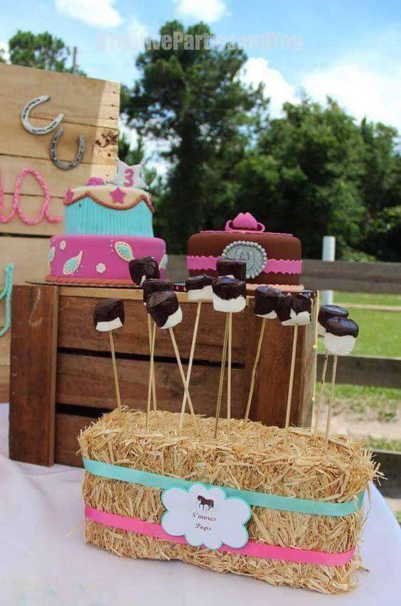 mesa de dulces para fiesta de vaquera para niñas