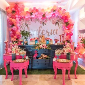 decoracion de fiestas para verano 2019 con globos en color coral