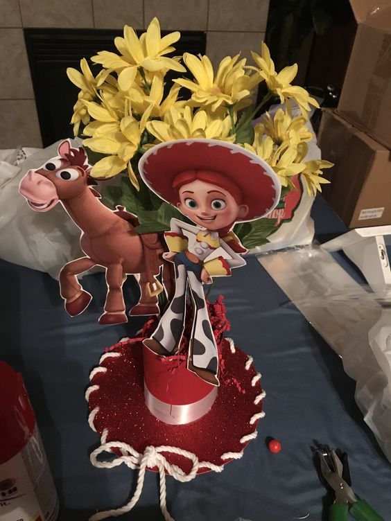 Centros de mesa para una Fiesta de Jessie de Toy Story