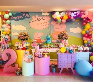 Decoracion de peppa pig para cumpleaños con globos