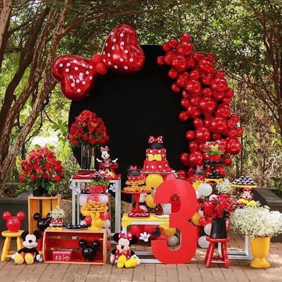 Fiesta temática de Minnie mouse Rojo con globos 