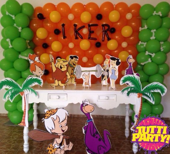 decoracion de fiesta de pedropicapiedras con globos