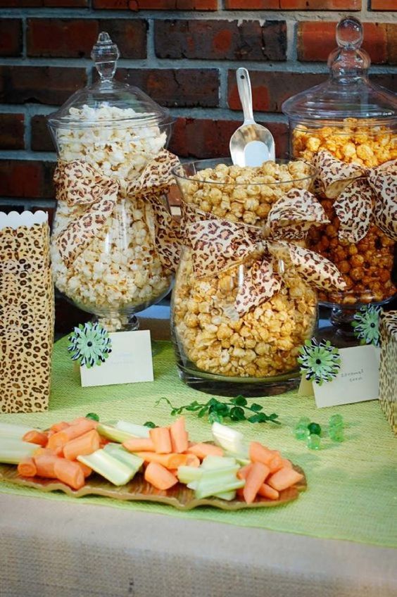 mesa de dulces para fiesta de safari