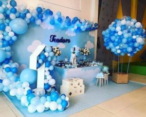 Decoracion en tonos azules para bautizo o baby shower
