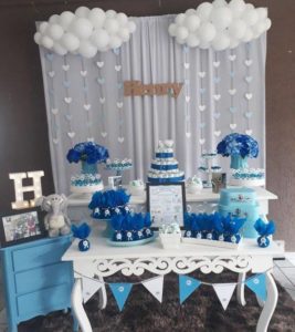 Decoracion en tonos azules para bautizo o baby shower