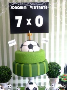 Diseño de pasteles para fiesta de futbol