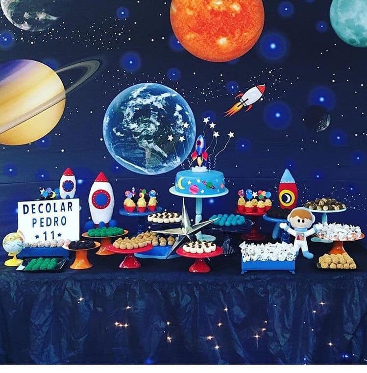 Mesa de postres fiesta temática de astronautas 