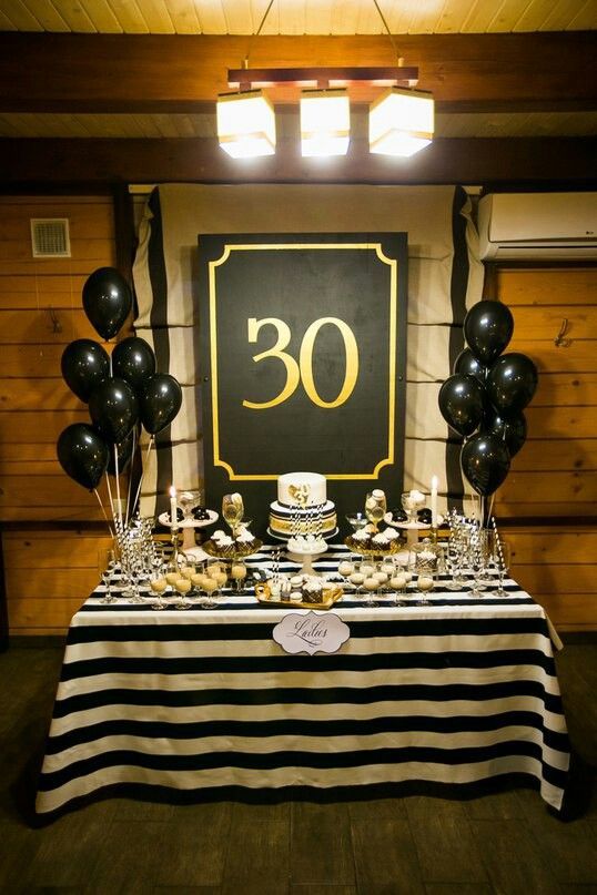 Mesa de postres para fiesta de 50 años