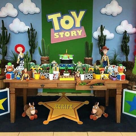 Mesa de postres para fiesta de toy story 