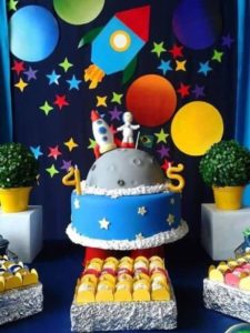 Pasteles para fiesta temática de astronautas
