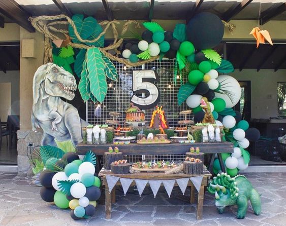 decoracion con globos para cumpleanos de fiesta de jurassic world  dinosaurios - Ideas para fiestas
