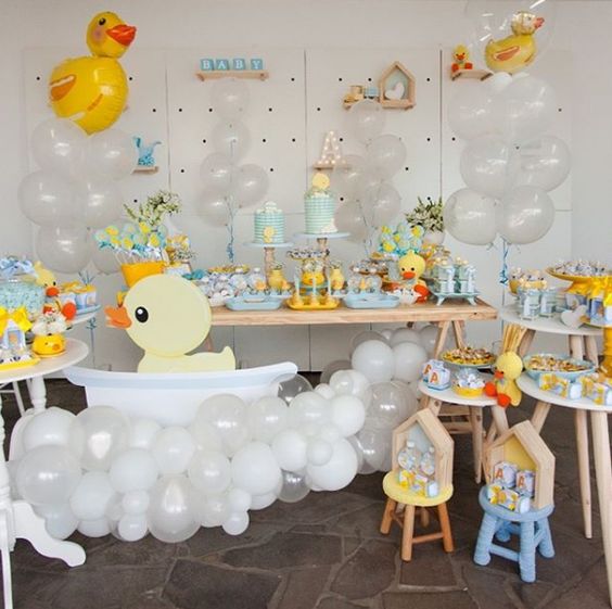 decoracion con globos para cumpleaños de fiesta de patito juan