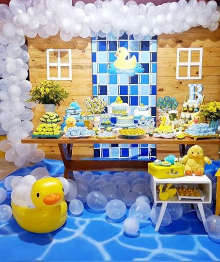 decoracion con globos para cumpleaños de fiesta de patito juan