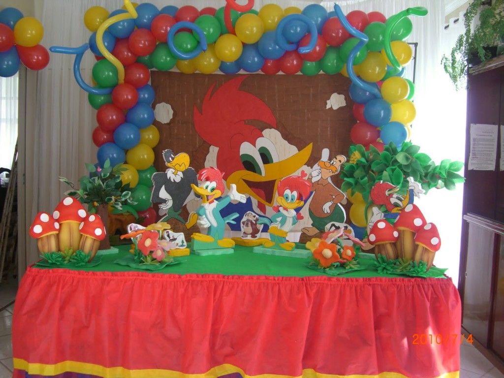 decoracion con globos para cumpleaños de pajaro loco