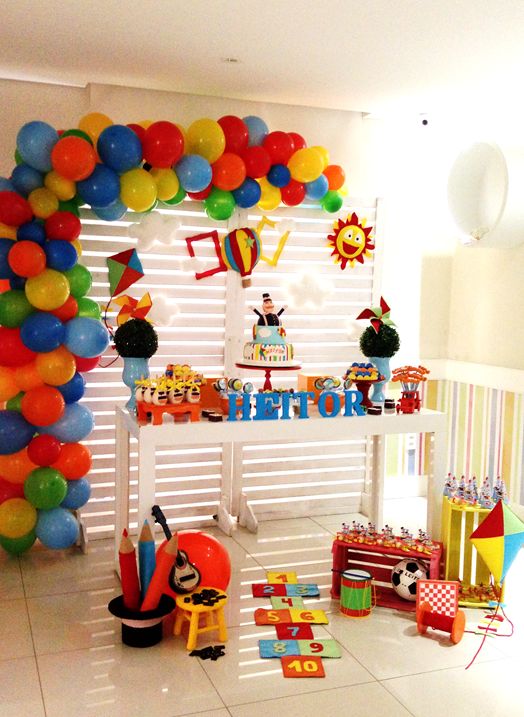 decoracion con globos para fiesta de clausura de preescolar