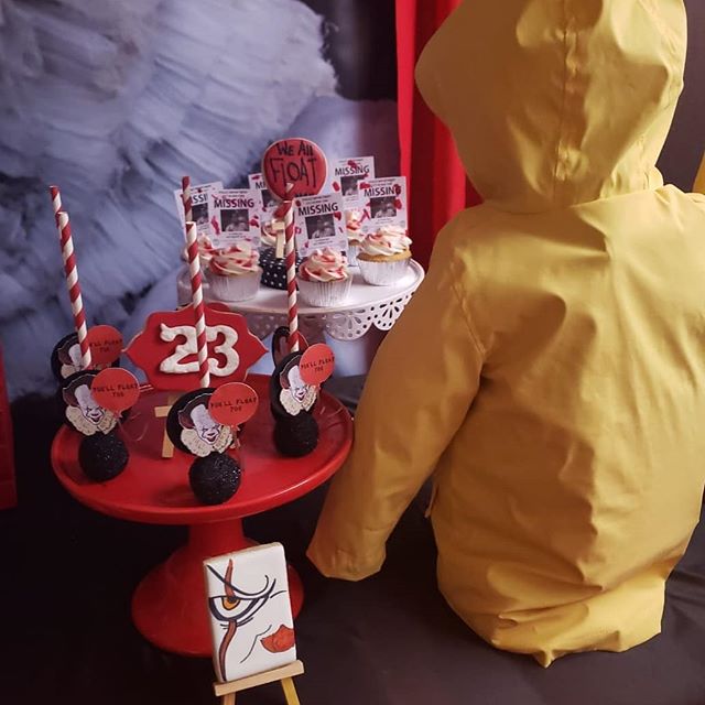 mesa de dulces para cumpleaños del payaso It