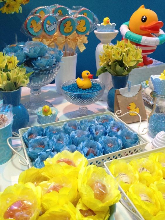 mesa de dulces para fiesta de patito juan