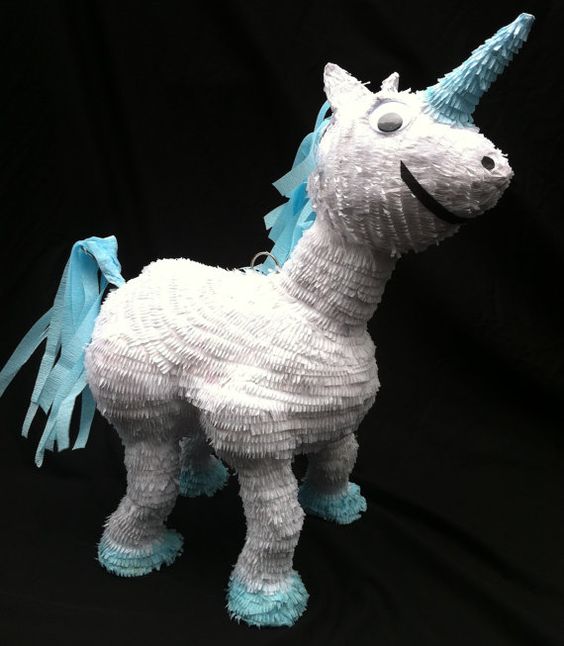 piñata para un cumpleaños de unicornio de niño