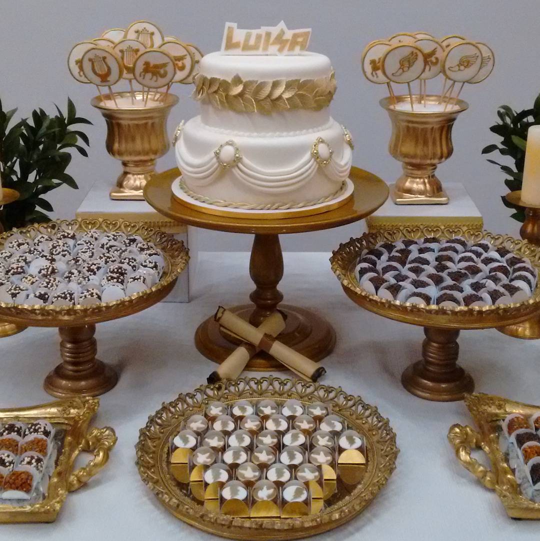 Mesa de dulces para fiesta de la antigua Grecia