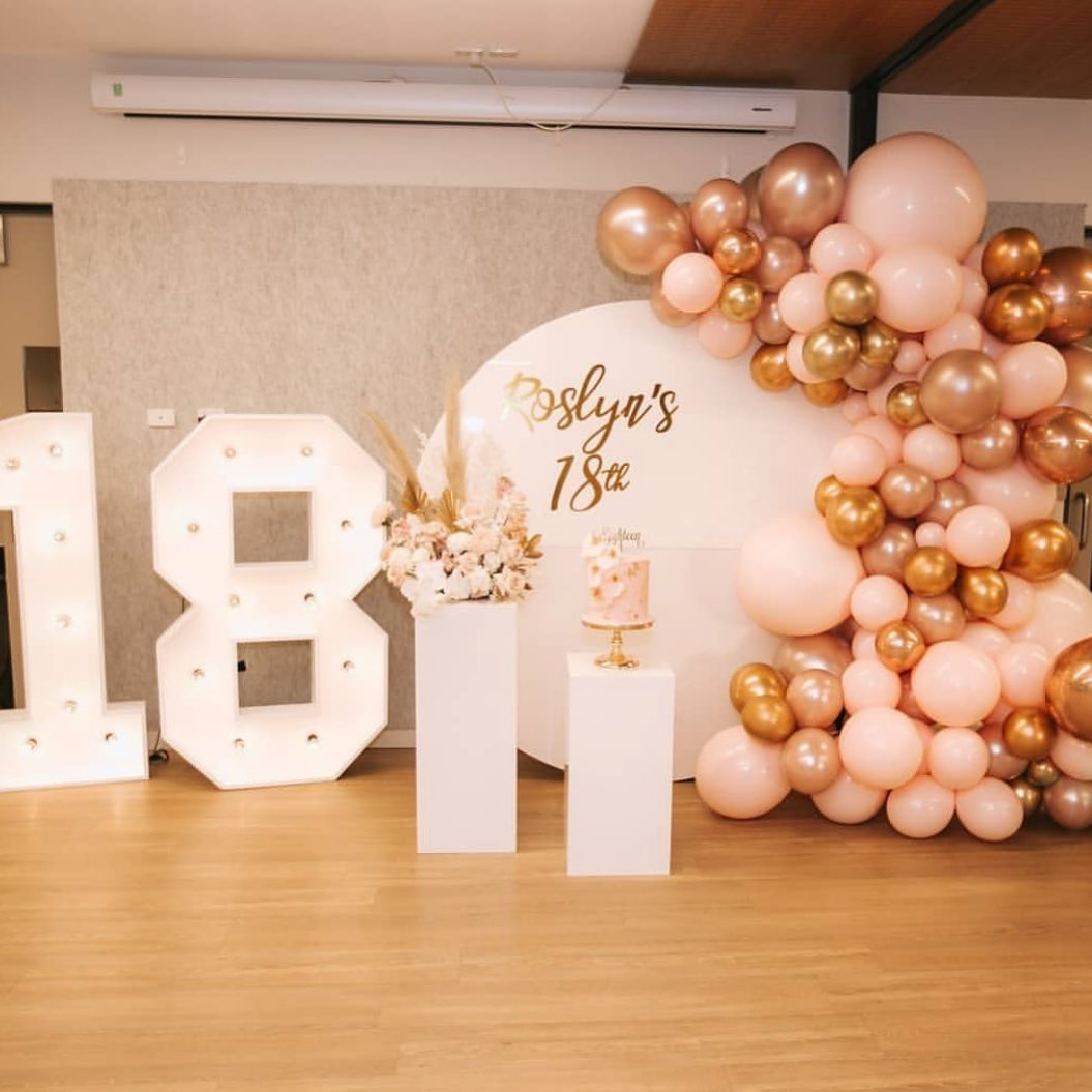 Decoración de fiestas elegantes con globos - 18 años