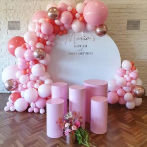 Montaje de decoración con globos para bautizos color rosa