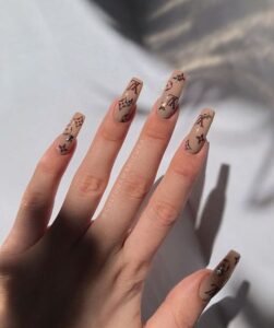 Diseños de uñas para lucir en una fiesta buchona